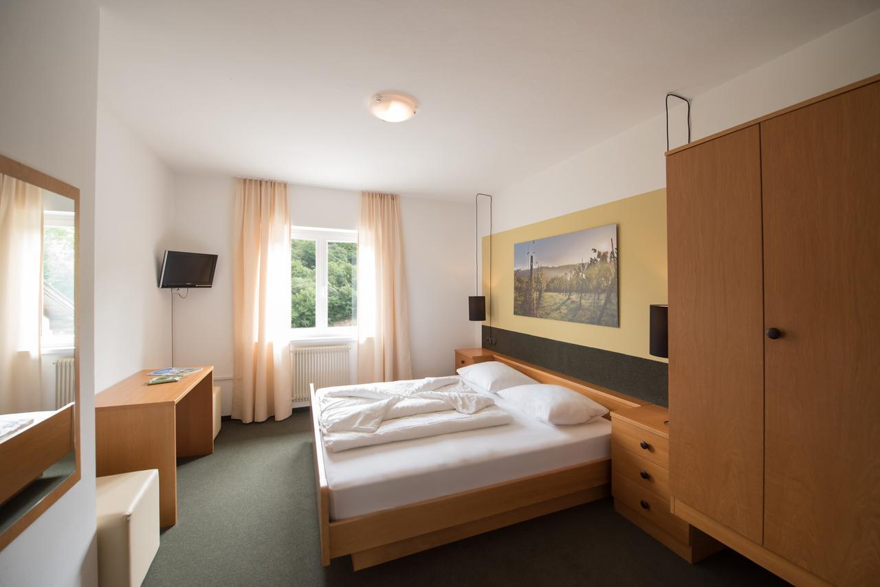 Hotel Sigmundskron Appiano Sulla Strada Del Vino Luaran gambar